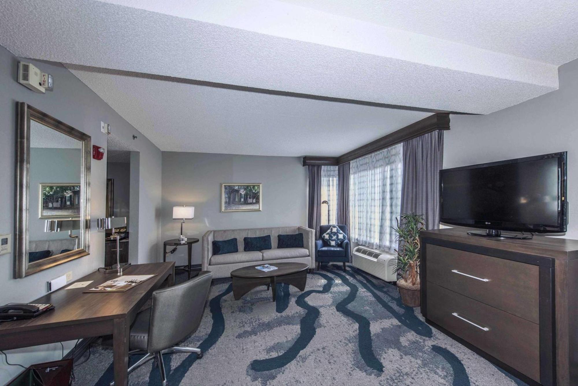 מלון Doubletree By Hilton North Charleston - Convention Center מראה חיצוני תמונה