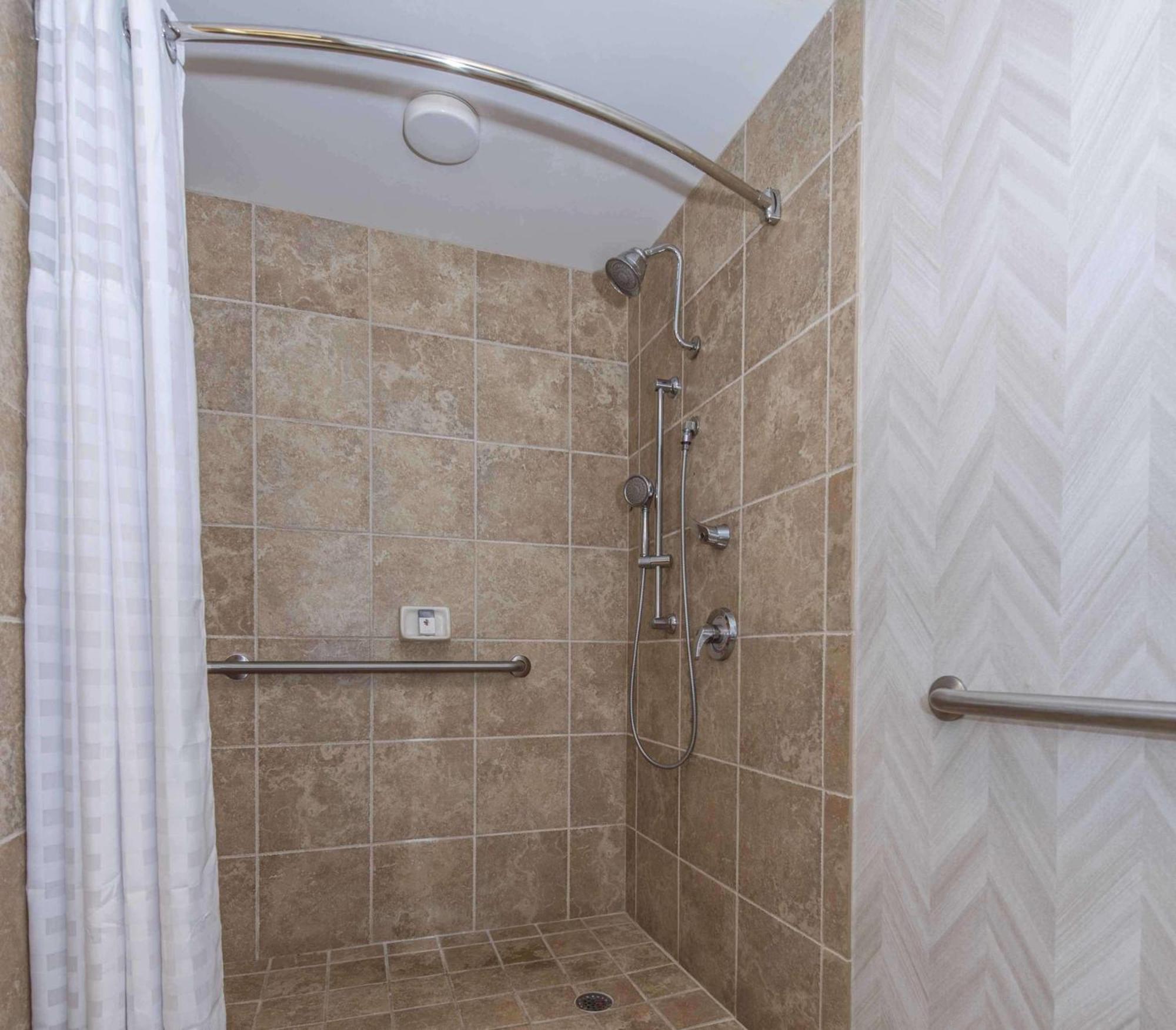 מלון Doubletree By Hilton North Charleston - Convention Center מראה חיצוני תמונה