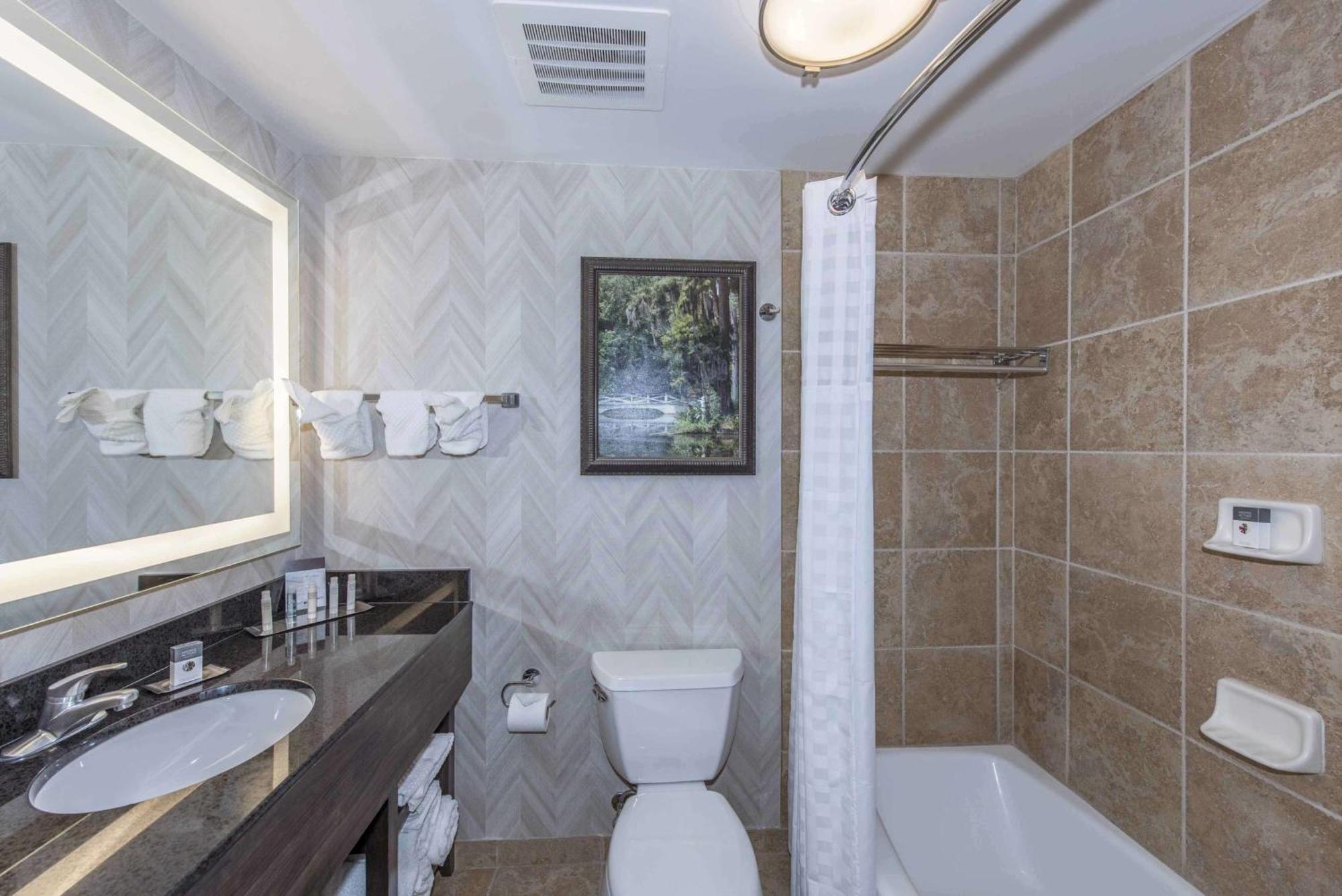 מלון Doubletree By Hilton North Charleston - Convention Center מראה חיצוני תמונה
